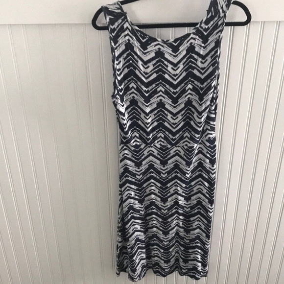 Sleeveless blue and white dress - Picture 2 of 4